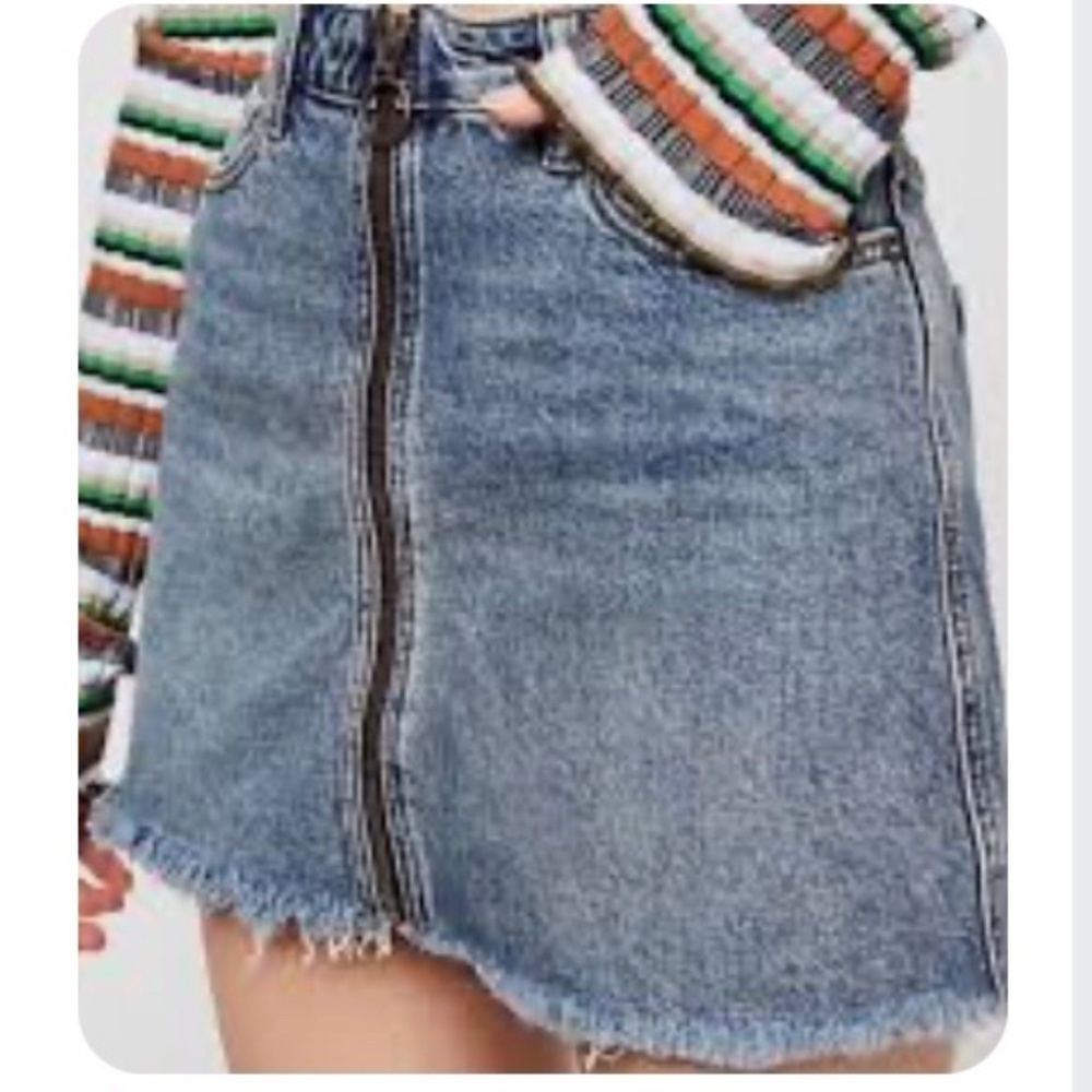 We The Free by Free People High Rise Denim Mini Skirt Zip Front Raw Hem Size 27